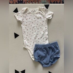 Carter’s|Baby girl cute outfit white ditsy floral bodysuit & ribbed bottoms•••